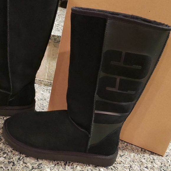 UGG high calf boots - Picture 3 of 5